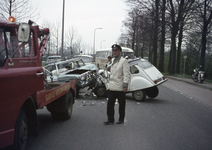 117429 Afbeelding van een verkeersongeval op de Koningsweg te Utrecht.
